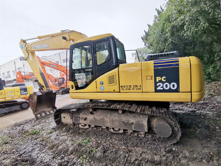 Japan Used Komatsu PC200-7 Excavator with Original Hydraulic Cylinder in Good Condition