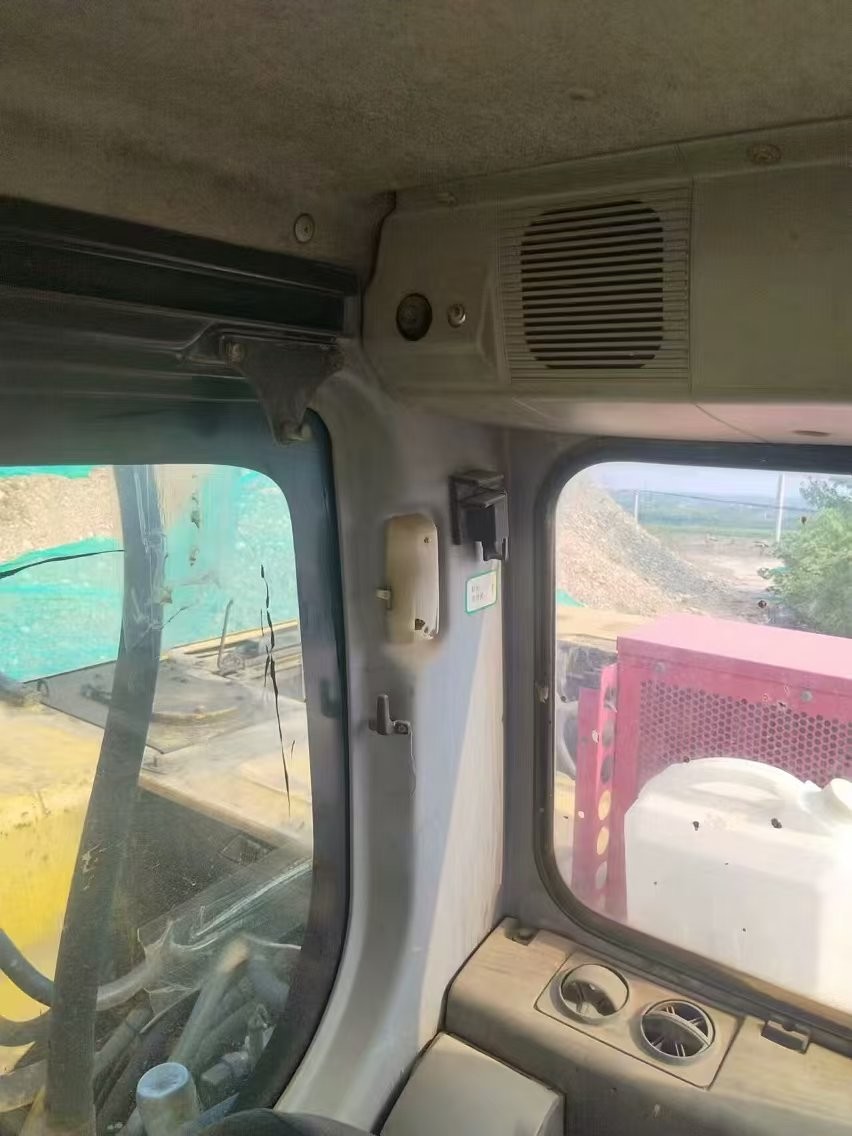 Second hand Komatsu 220-7 excavator, excavator produced in Japan