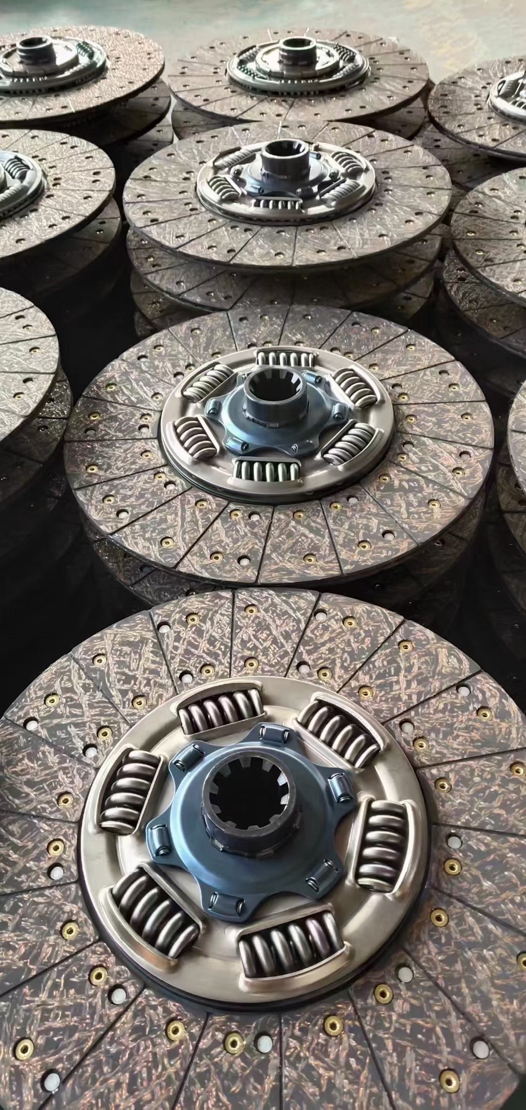 2005- Year 275 Numbering Clutch Slave Plate Pressure Plate for Jinbei Foton Jianghuai