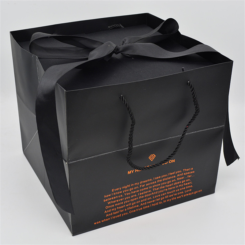 Black 150gsm Recycled Paper Gift Bags Hot Stamping Retail Use