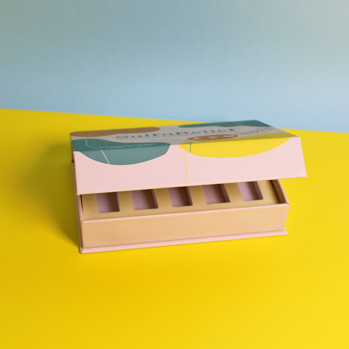 Custom Empty Magnetic Gift Pack Boxes With Colorful Printing And White Foam Insert