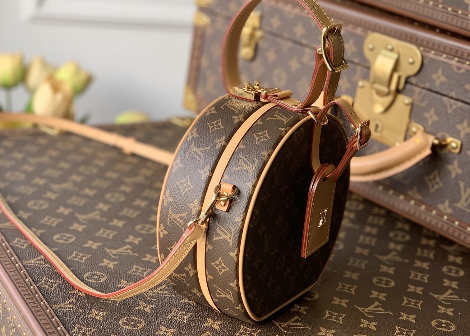 Ladies Leather 7.5cm Circular Push Lock Crossbody Bag With Mental Ornament