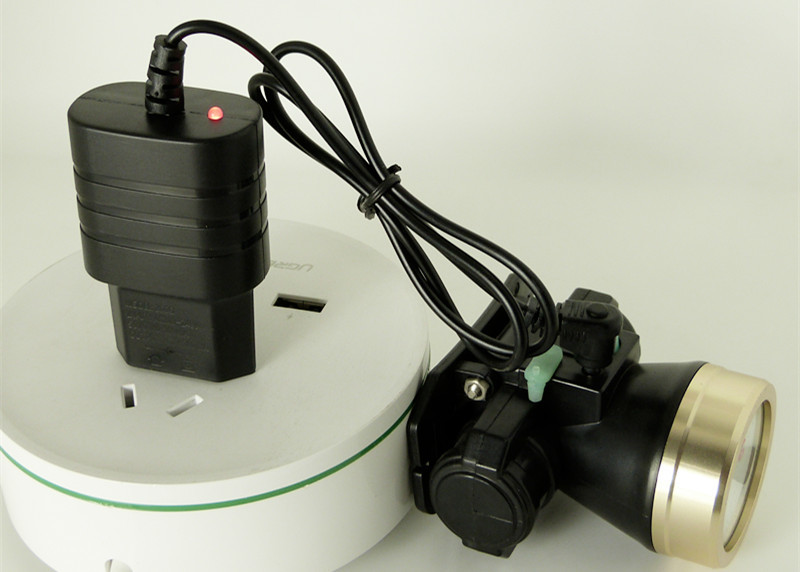 Portable Li Ion Battery Charger , 4.2 V 300mA Home Battery Charger Long Using Life