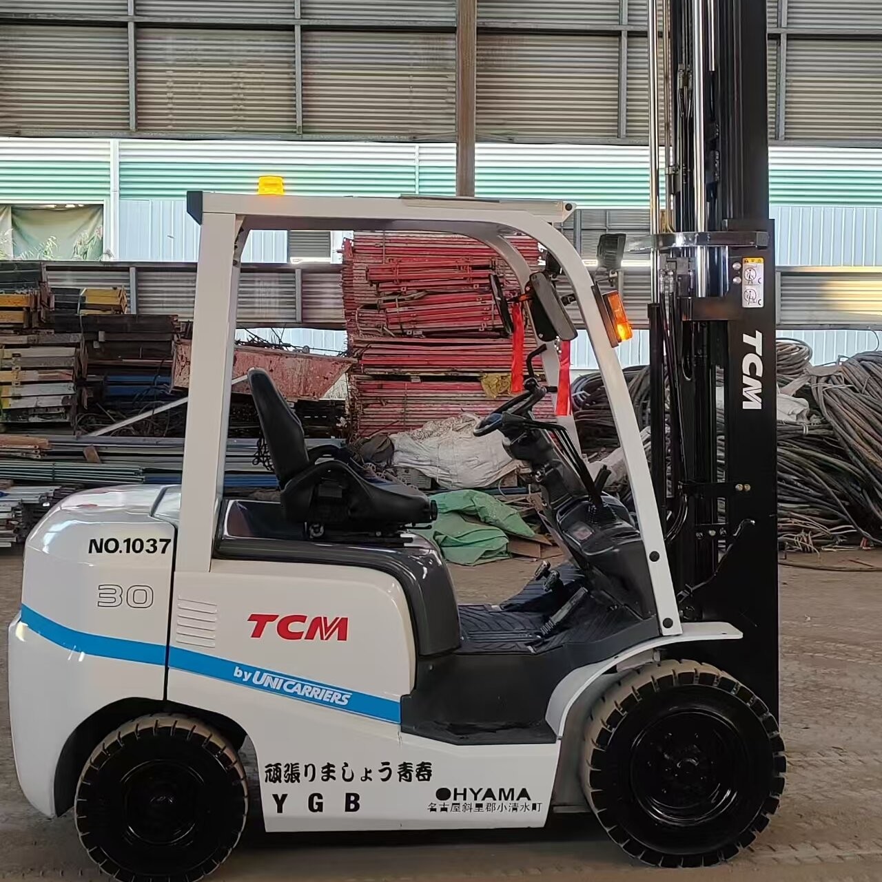 Second Hand TCM 3 Ton Diesel Forklift Lifting Height 4.5 Meters Three Stags White Color