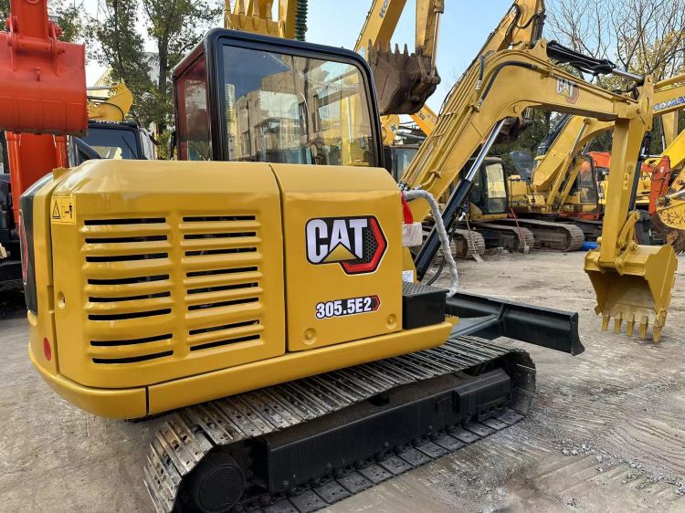 5000 KG Machine Weight Japan Original Cat 305.5e2 Excavator with 2700 Working Hours