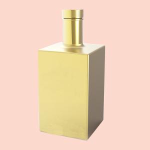 China 0.7L Square Glass Bottle Golden Electroplating 1050g Hot Stamping Golden Foil wholesale