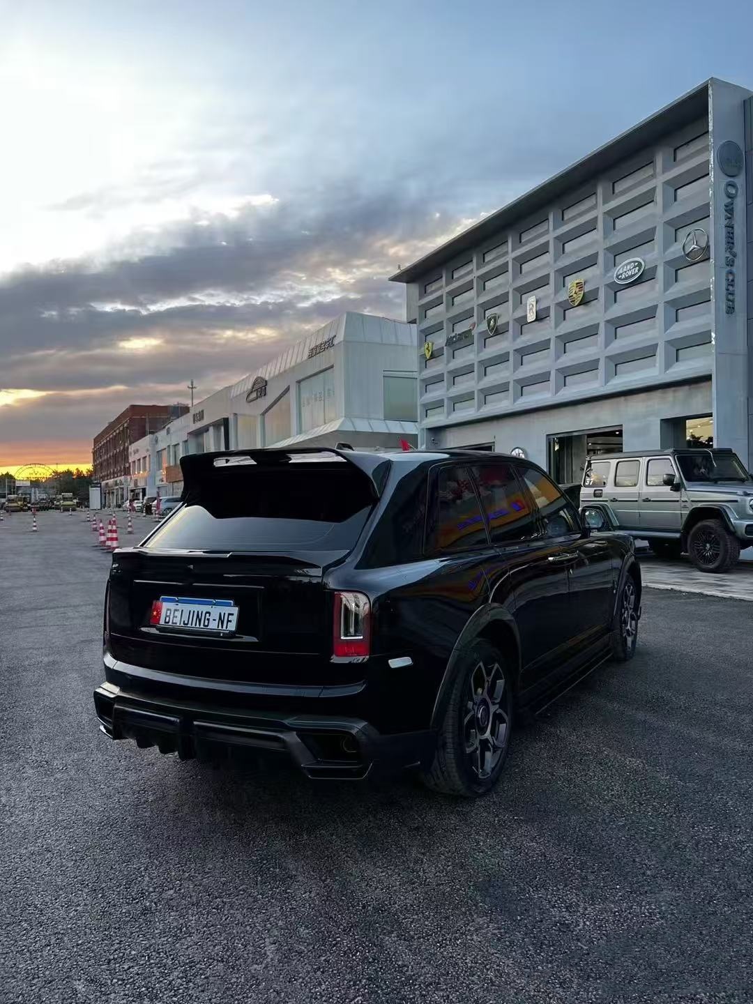 2018 - 2019 Cullinan Body Kit DW Style Front Lip Diffuser Spoiler Widebody Kit