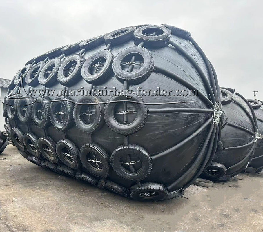 High Pressure Inflatable Floating Rubber Fender , Aircraft Tyre Fender
