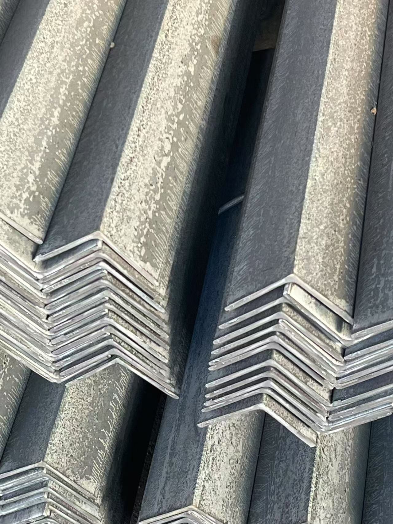 Hot Rolled Galvanized Angle Essential for Civil Building Door Frame Construction