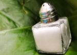 Metalcraft's 17ml Glass Condiment Shaker with Durable Metal Lid: Ideal Capacity