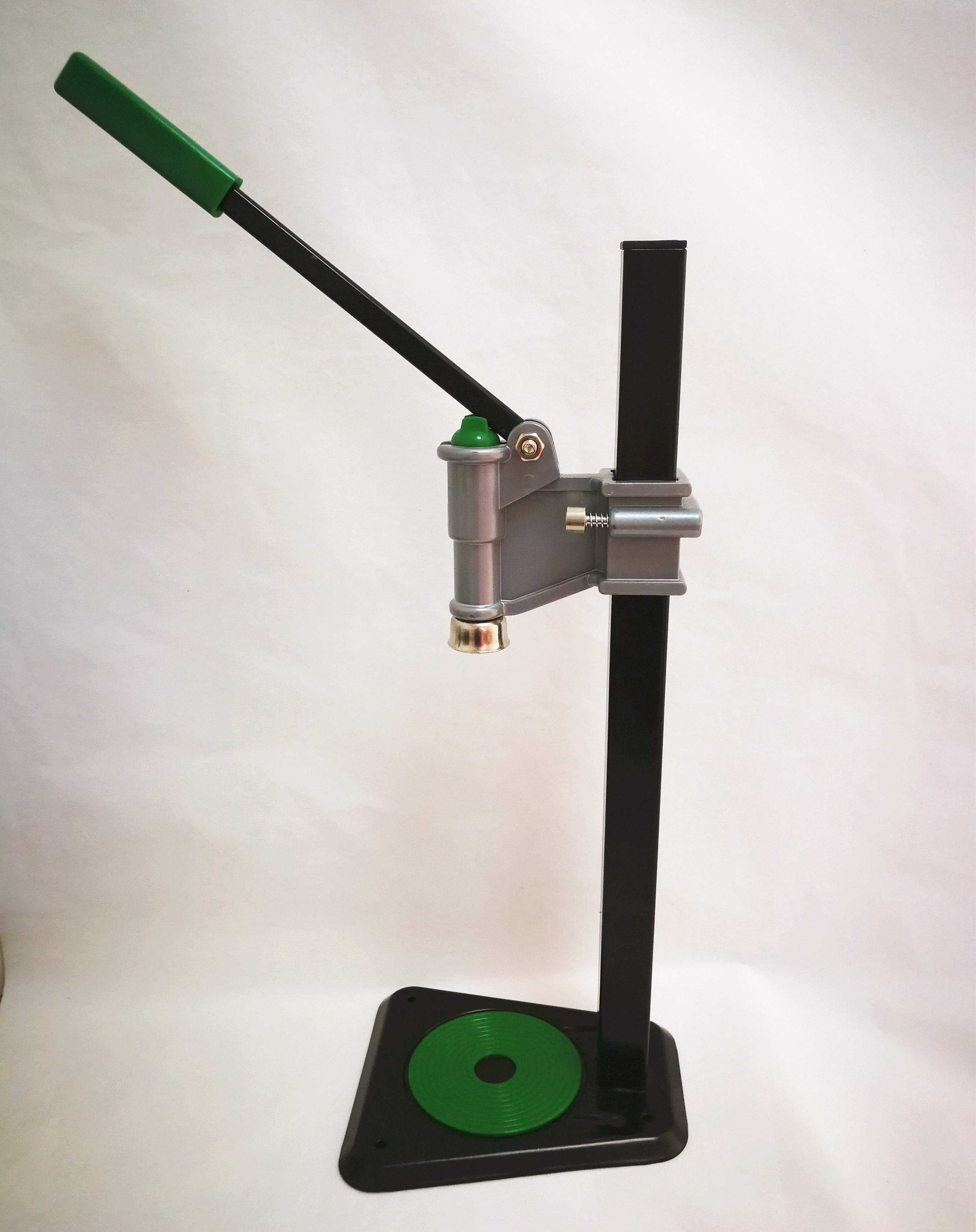 Height Adjustable Manual Bottle Capper Iron Plastic Material With Easy Grip Handles