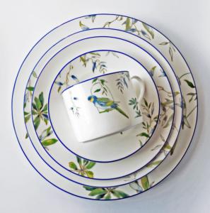 China Living Art Bone China Tableware Sets / Porcelain Dinner Set For Party wholesale