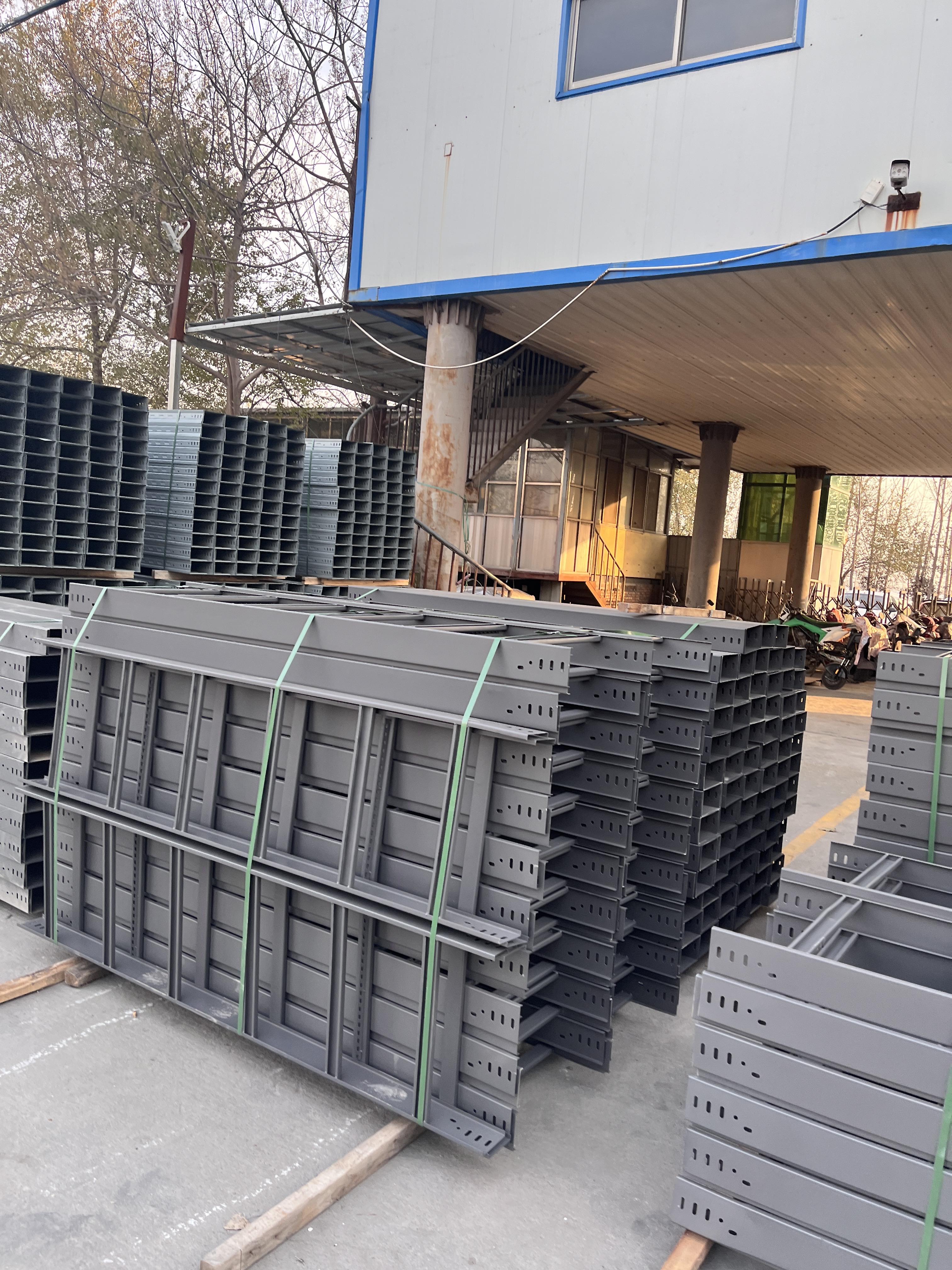Rectangular Steel Aluminm Frp Electrical Cable Tray 1 Meter To 6 Meter For Cable Organization