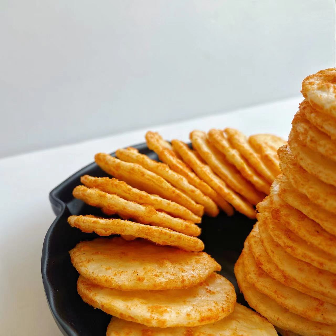 Diameter 4.5cm Rice Cracker Snacks Tomato Flavor Japanese Rice Biscuits