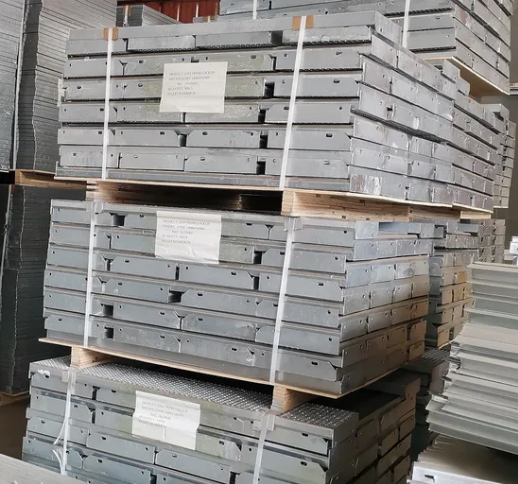 Industrial Use Slip Resistant Steel Stair Treads with T1/T2/T3/T4 Types for High Safety