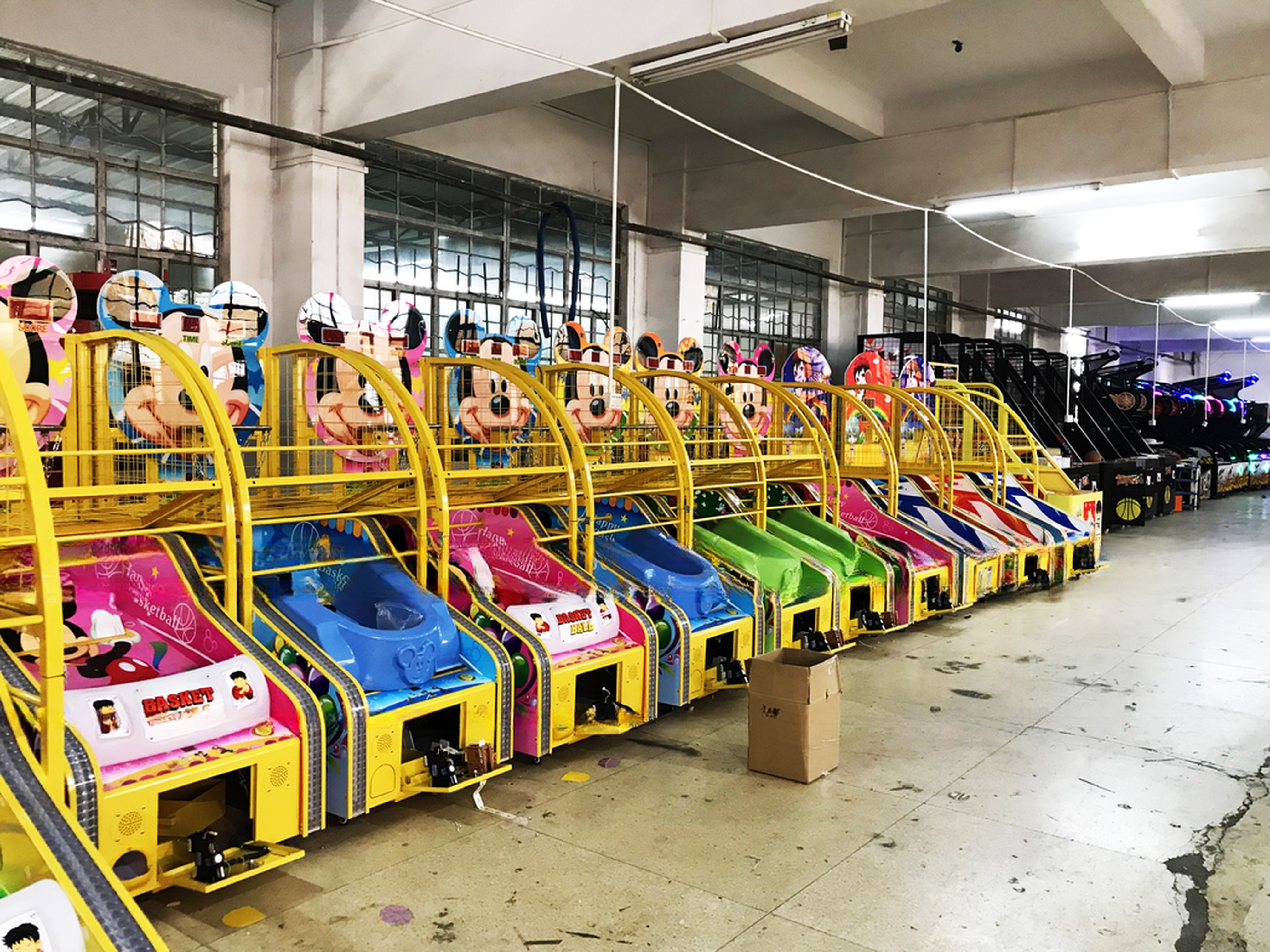 Dreamland Amusement Center Electronic Basketball Machine Coin Operated Street Basketball Arcade Game Machine