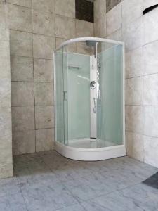 China Fan Shaped Steam Shower Room With White Polly Background 900x900mm wholesale