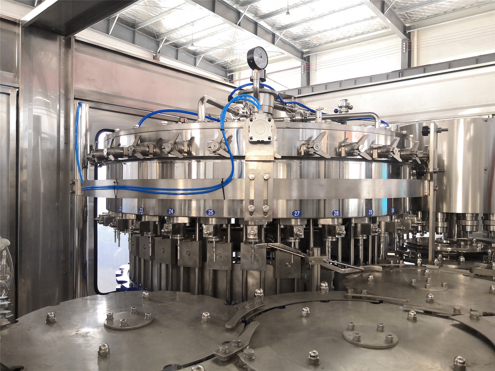 100ml-2000ml Five Head Carbonated Drink Filling Machine