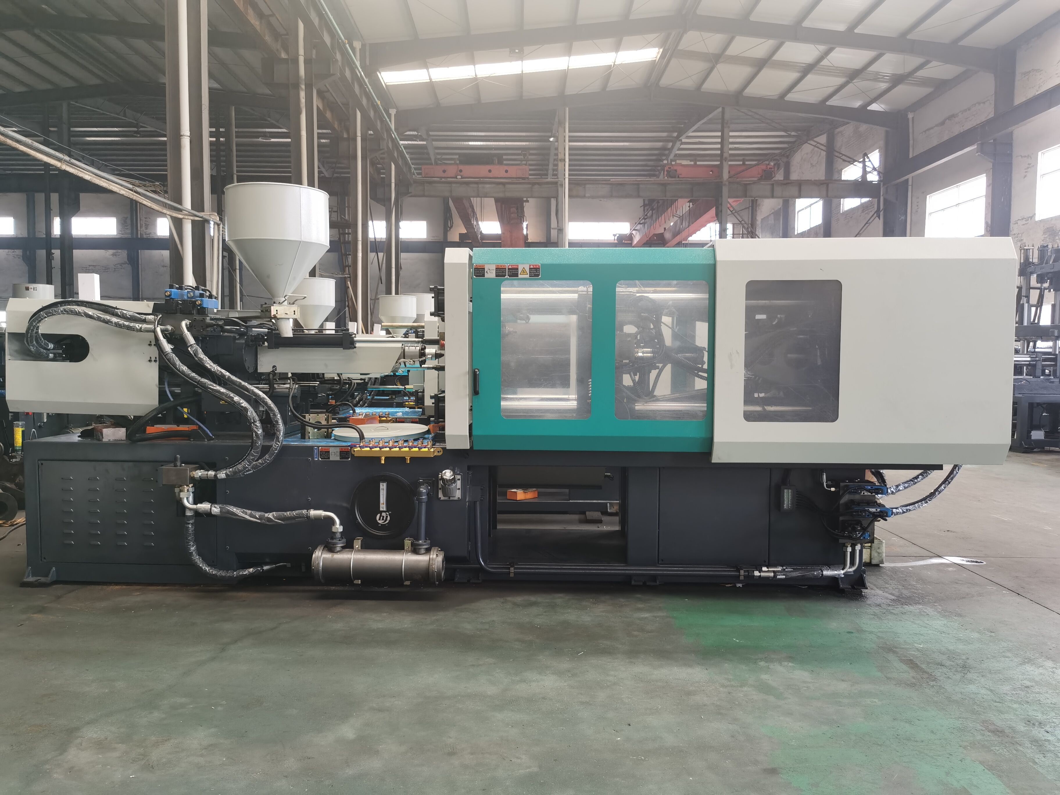 High quality low price automatic ball pen injection making machine With servo motor