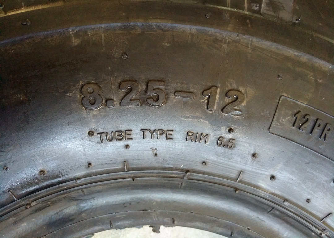 Anti Sideslip Industrial Forklift Tires 8.25-12NHS Narrow Grooves Stable Performance