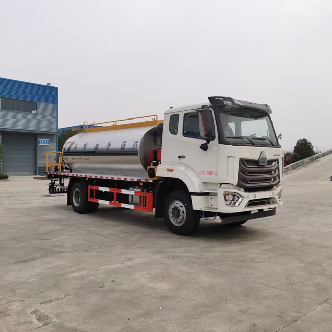 New Brand 4X2 HOWO Factory Direct Supply 13 m³ Truck Asphalt Sprinkler Truck Mud Sprinkler Truck