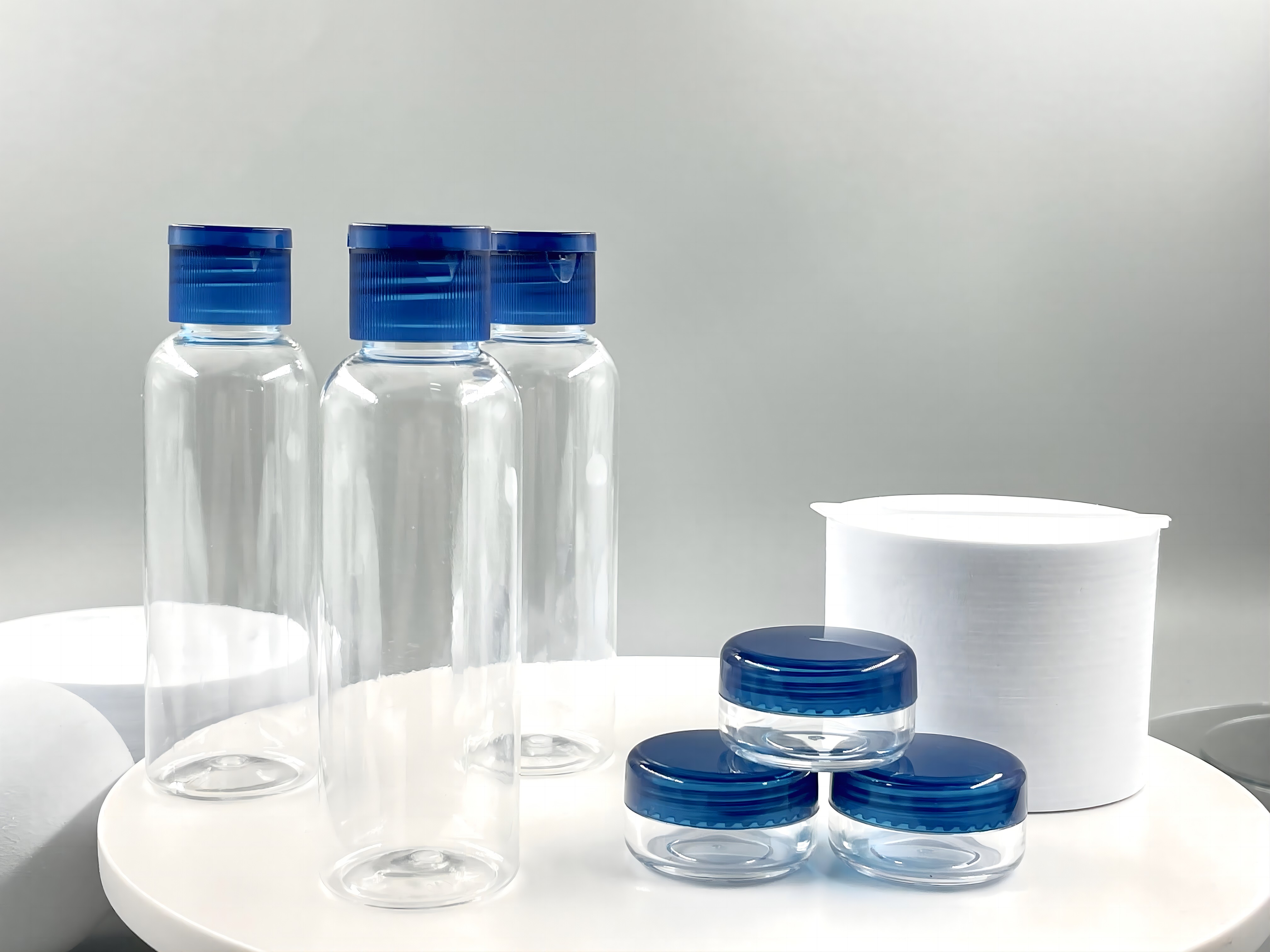 Customized Travel Kit for Personal Care 100ml PET Plastic Bottles and 10ml Cream Jars