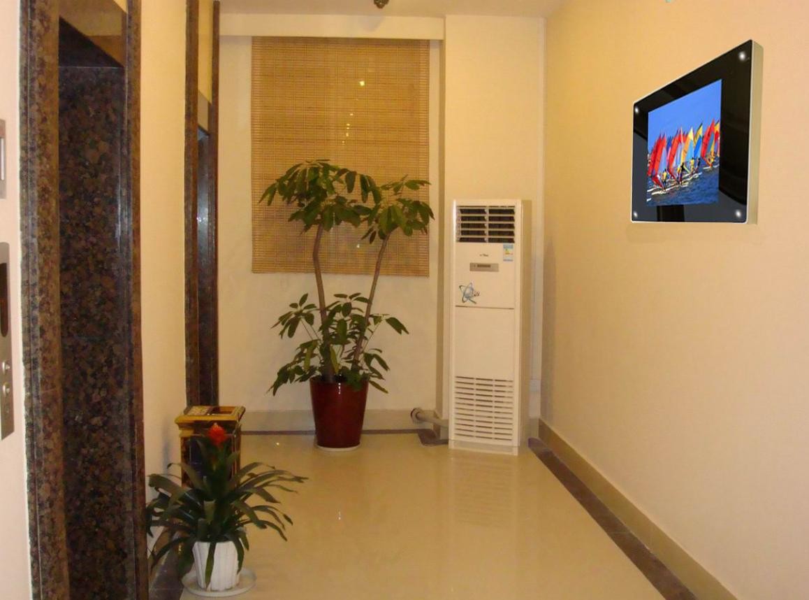 Wall Mount LCD Display Monitors 26 inch , 0.421mm(H) x 0.421mm(W)