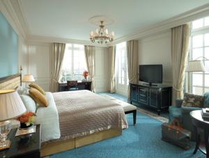 China European Style Five Star Hotel Furniture / Luxury Bedroom Furniture wholesale