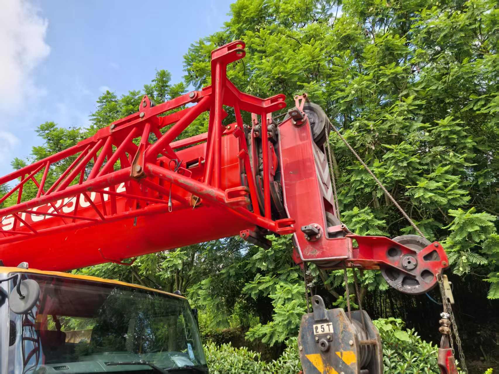 Used 2019 Sany Truck Crane for Heavy Lifting 25 Tons and 35 Meters Main Boom Length