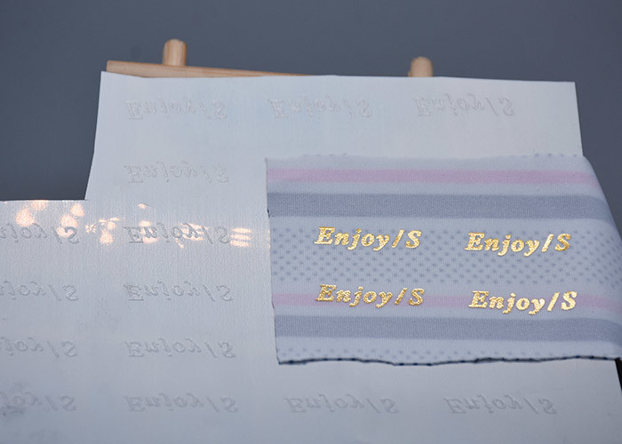 Foil Printed Shiny Logo Heat Transfer Labels Custom For Clothing