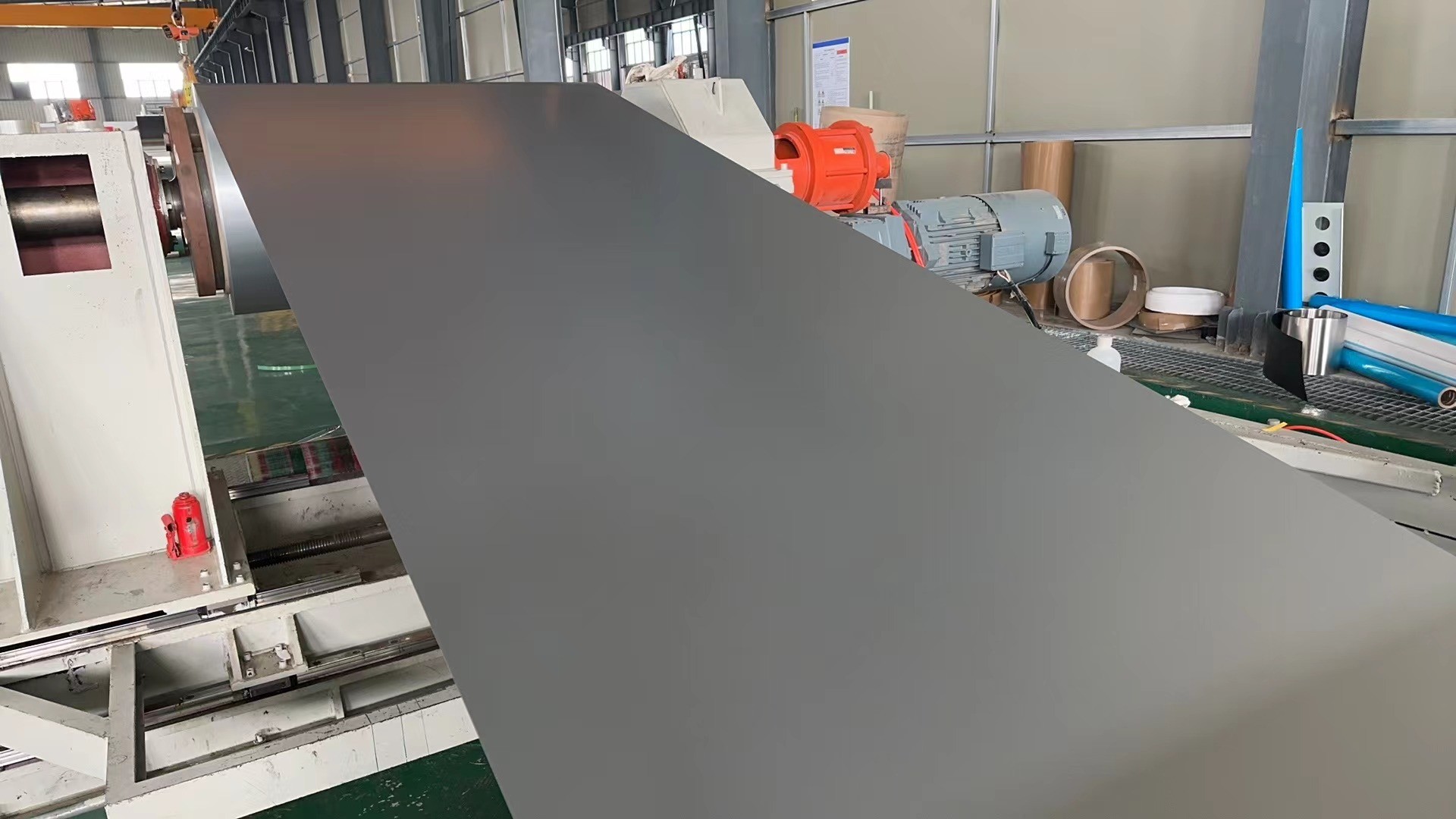 Alloy 3105 Ral 7035 Grey Color 26 Gauge 0.45mm Thick 350mm Wide PE Pre Painted Aluminum Coil For Aluminum Gutter Making