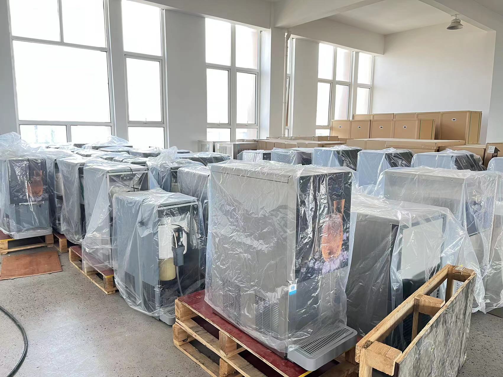 200kg Ice Storage Low Noise Commercial Air-Cooling Cube Ice Machine with 0.96KW Power