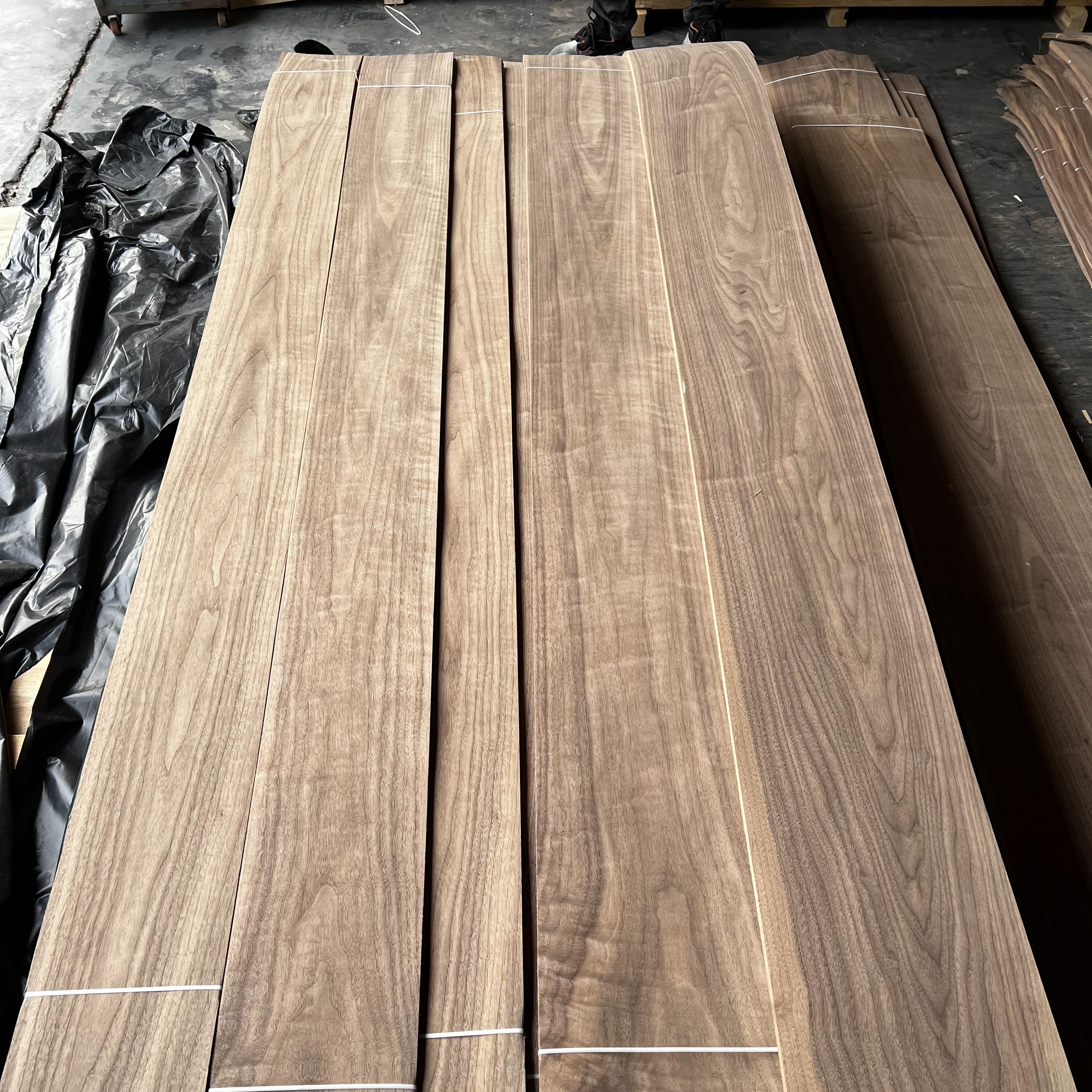 Hot Sale AA Mountain/Straight Grain Walnut Wood Veneers Walnut Veneer Sheets Natural Veneer Wood Black Walnut Sheet