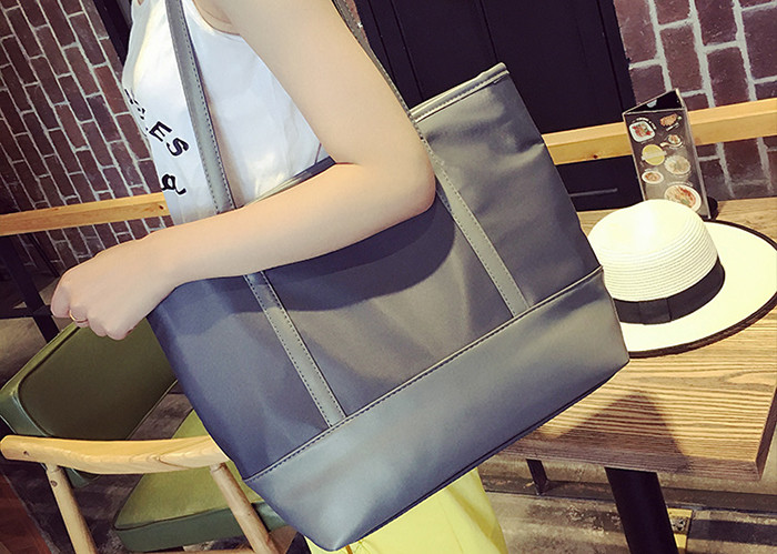 Fashionable Canvas Tote Bags Custom Made Wear Resistant With Zippered Pocket
