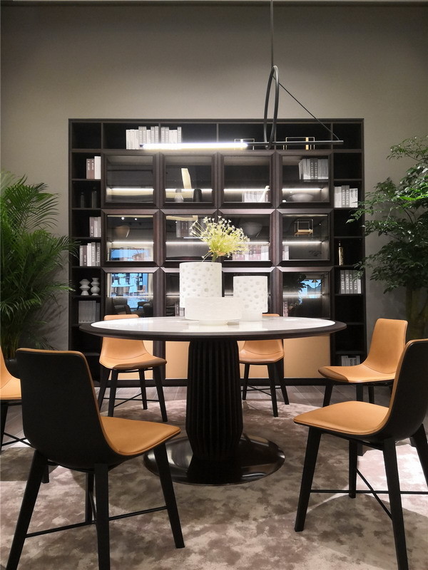 Oak wood frame structure in PU painting with Leather upholstered cushion Dining chairs made from China furniture factory