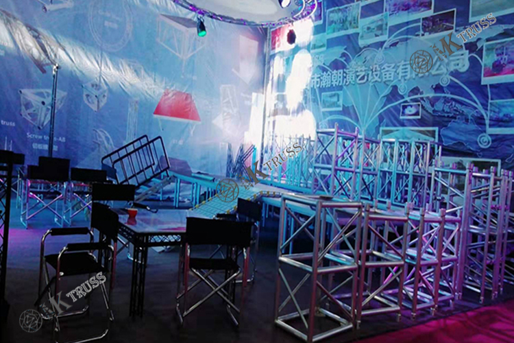 100*100*1500mm Aluminum Line Array Lift Stage Truss Tower for Outdoor Event Equipment