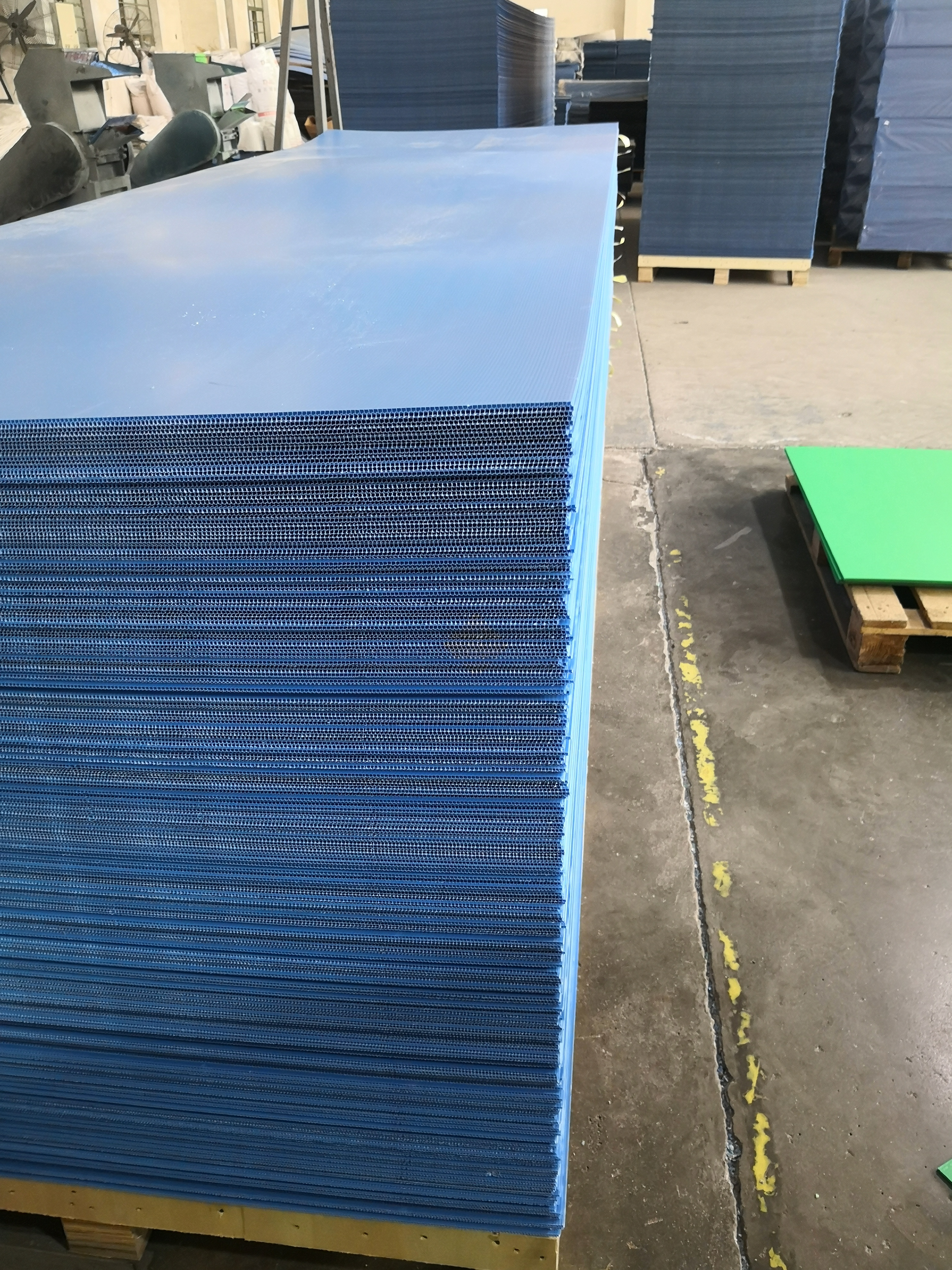 500g/m2 Black Antistatic Black Corrugated Plastic Sheets