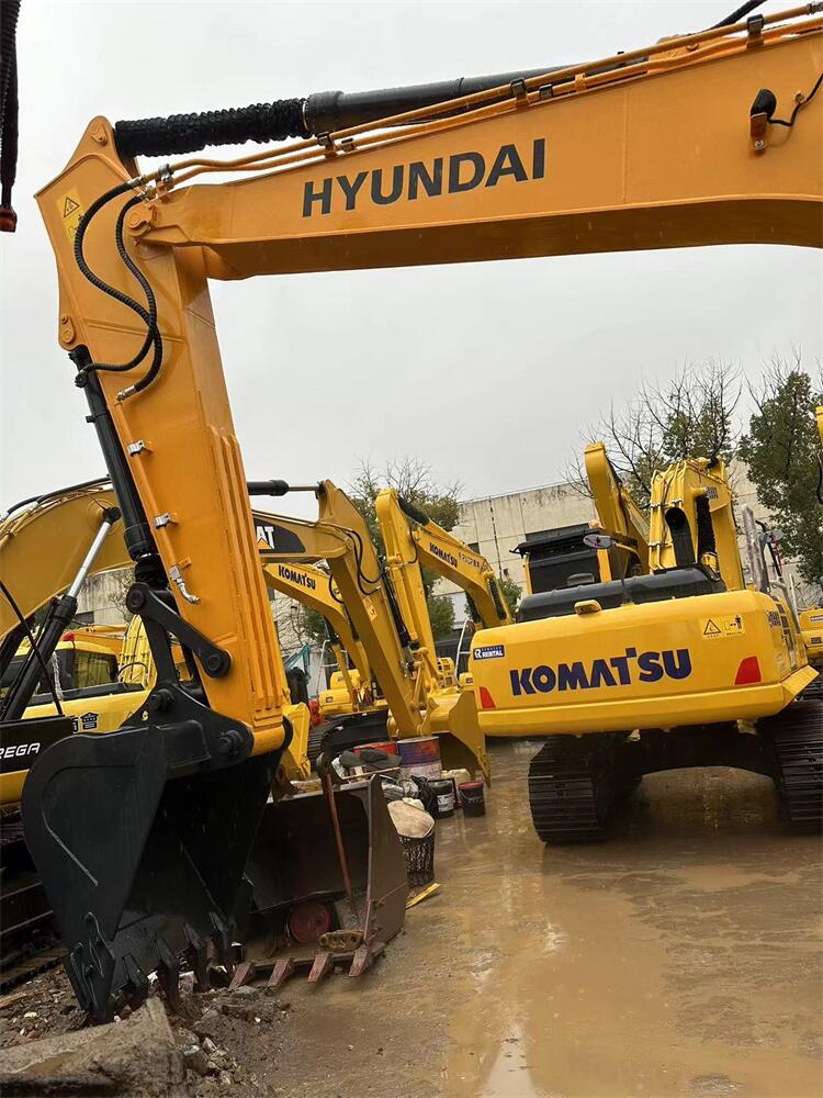 Hyundai 220-9S 305-9T Hydraulic Crawler Excavator with Cummins Engine and 1.05m3 Bucket