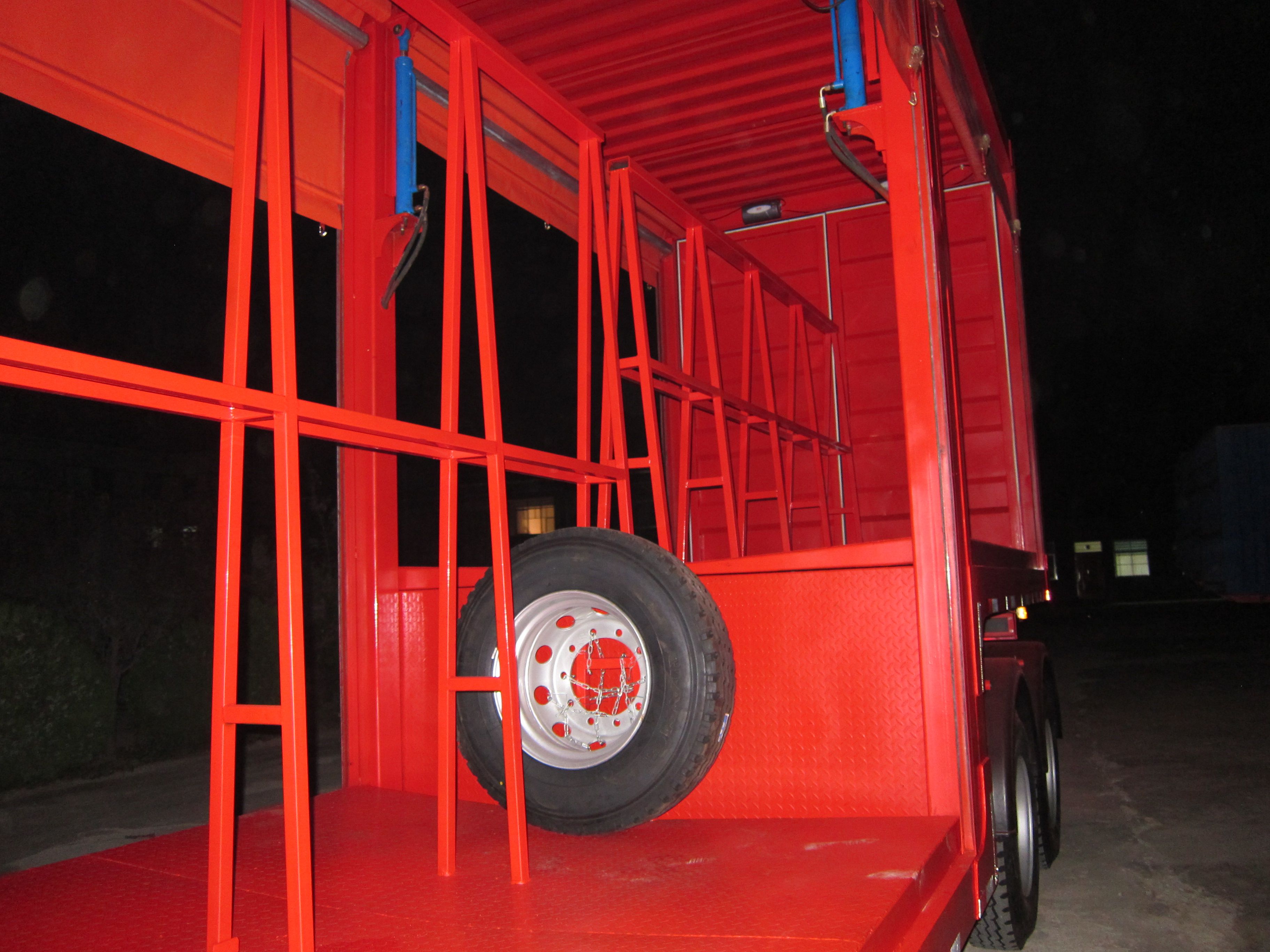 Side Wall/Curtain Side/Fence Semi Trailer with Mechanical Suspension and 12R22.5 Tires