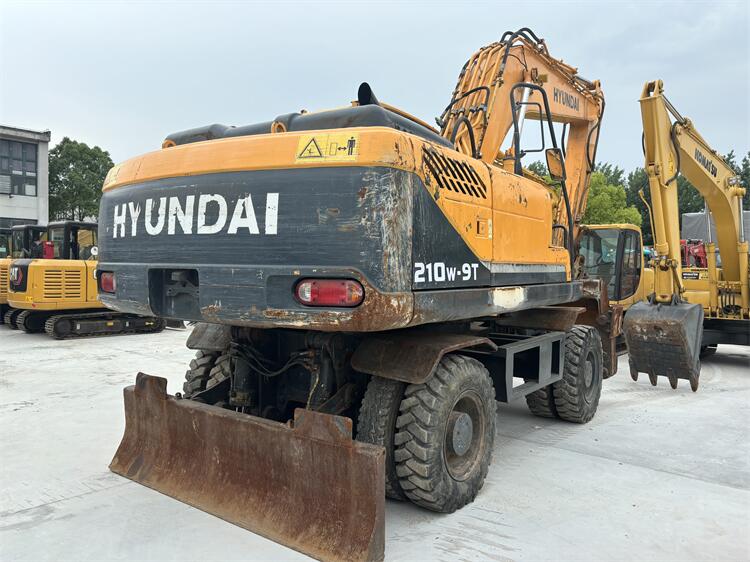 ORIGINAL Hyundai 210w-9s Used Wheel Excavator 21 Ton with 1214 Working Hours in Korea