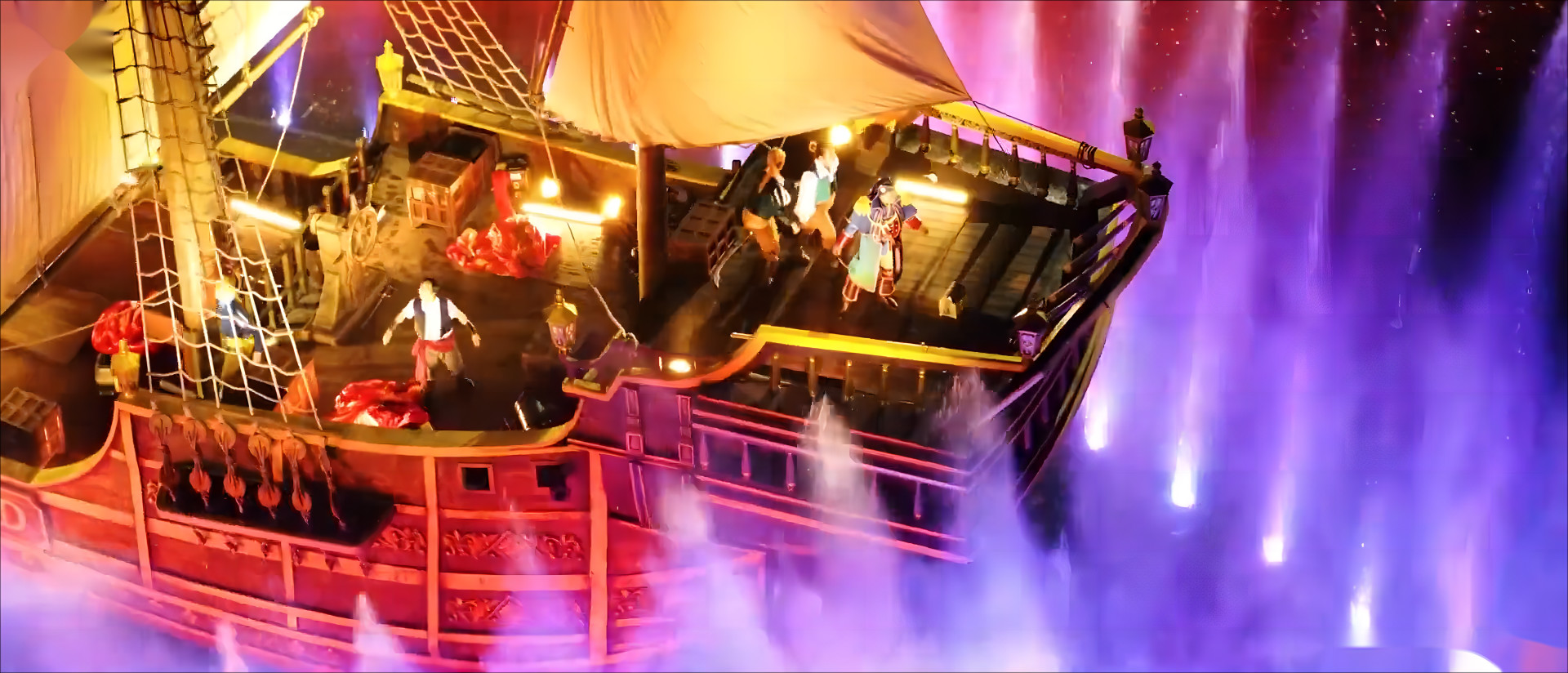 Vietnam Boat Floating Water Fountain With Water Movie Screen