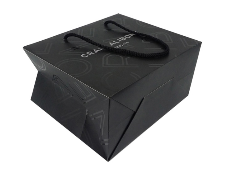 High End Custom Printed Paper Bags / Black Paper Gift Bags Embossed Surface Disposal