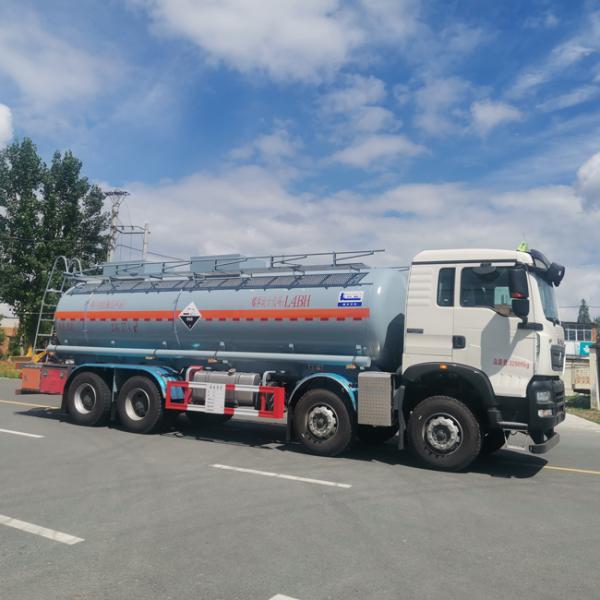 HOWO 8x4 17.6CBM Fuel Delivery Tank Truck chemical truck With Pump 80km/h