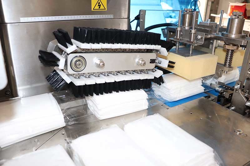 50Hz 3KW Electronic Packing Machine Baby Wipes Making Machine Multifunctional