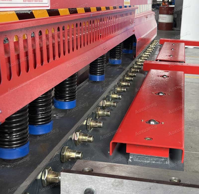 CNC Hydraulic Swing Shearing Machine 4mm Cutting Thickness 2500mm Cutting Width