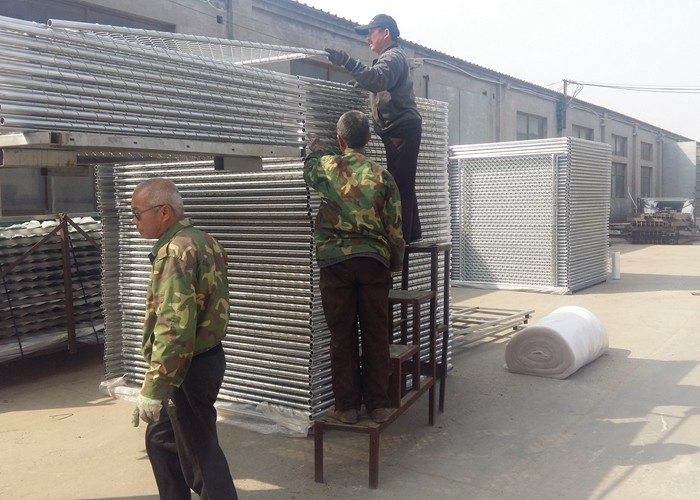 42 Microns Temporary Security Fence Panels 60X150 Mesh Size Standard Wire 3.0 / 4.0