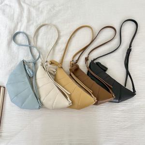 China Lady Korean Shoulder Messenger Bag All Seasons Cute Dumpling Bag PU Leather Moon Bag wholesale