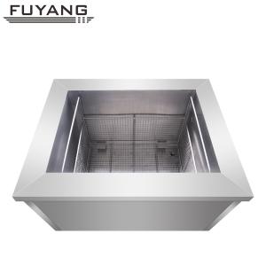 China Casters Large Industrial Ultrasonic Cleaner Stainless Steel Single Tank 560L wholesale
