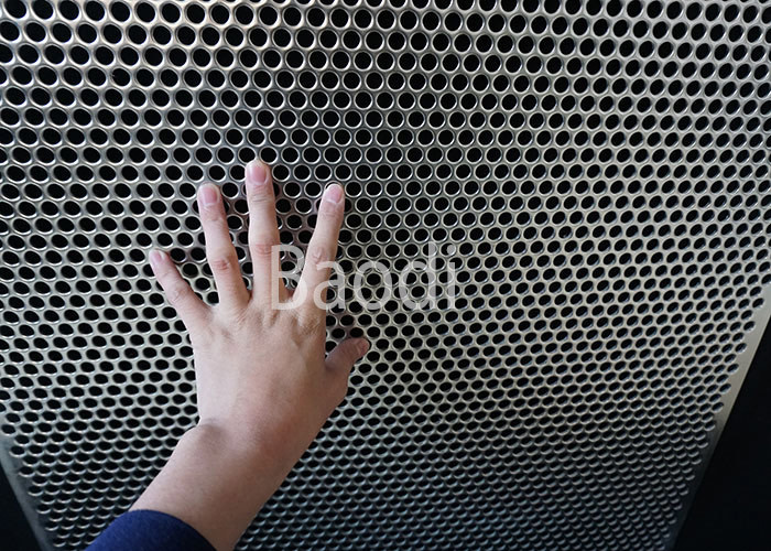 Carbon Steel Decorative Round Hole Pattern Perforated Metal Mesh