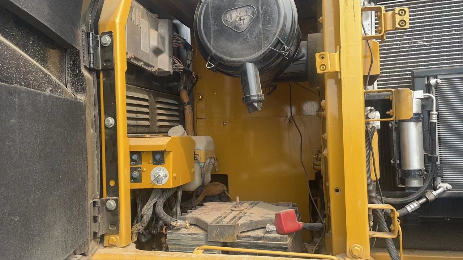 0.52M3 Bucket Capacity Used CAT Excavators 320d Used Excavator Digger With Long Arm